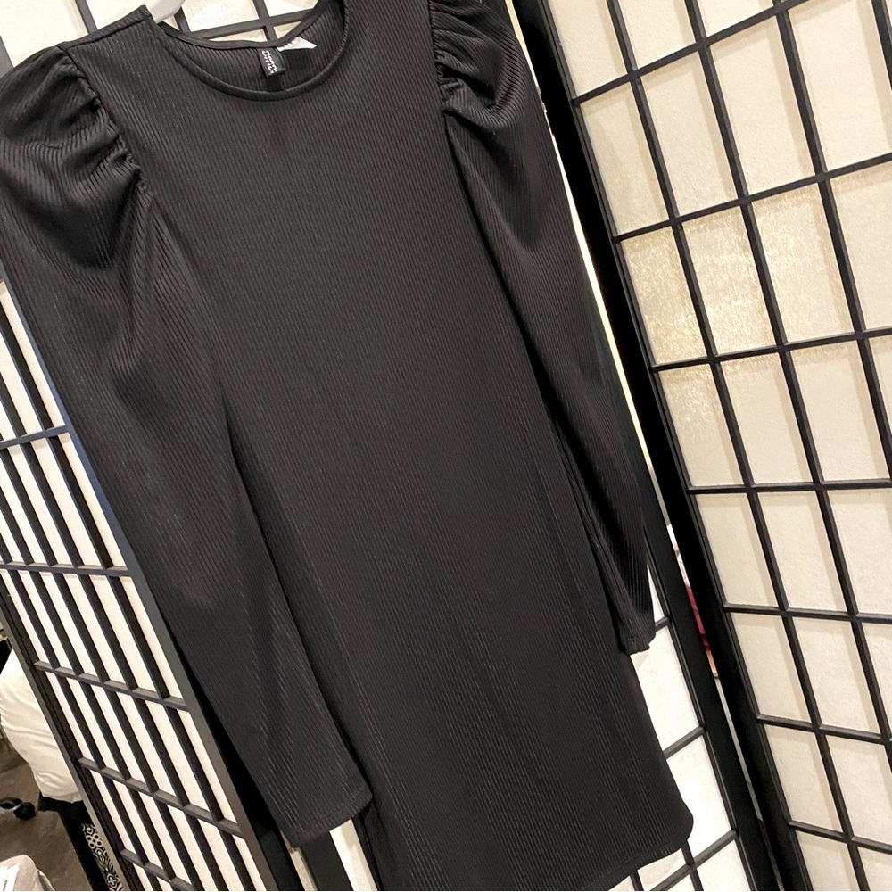 Long sleeve black ribbed dress